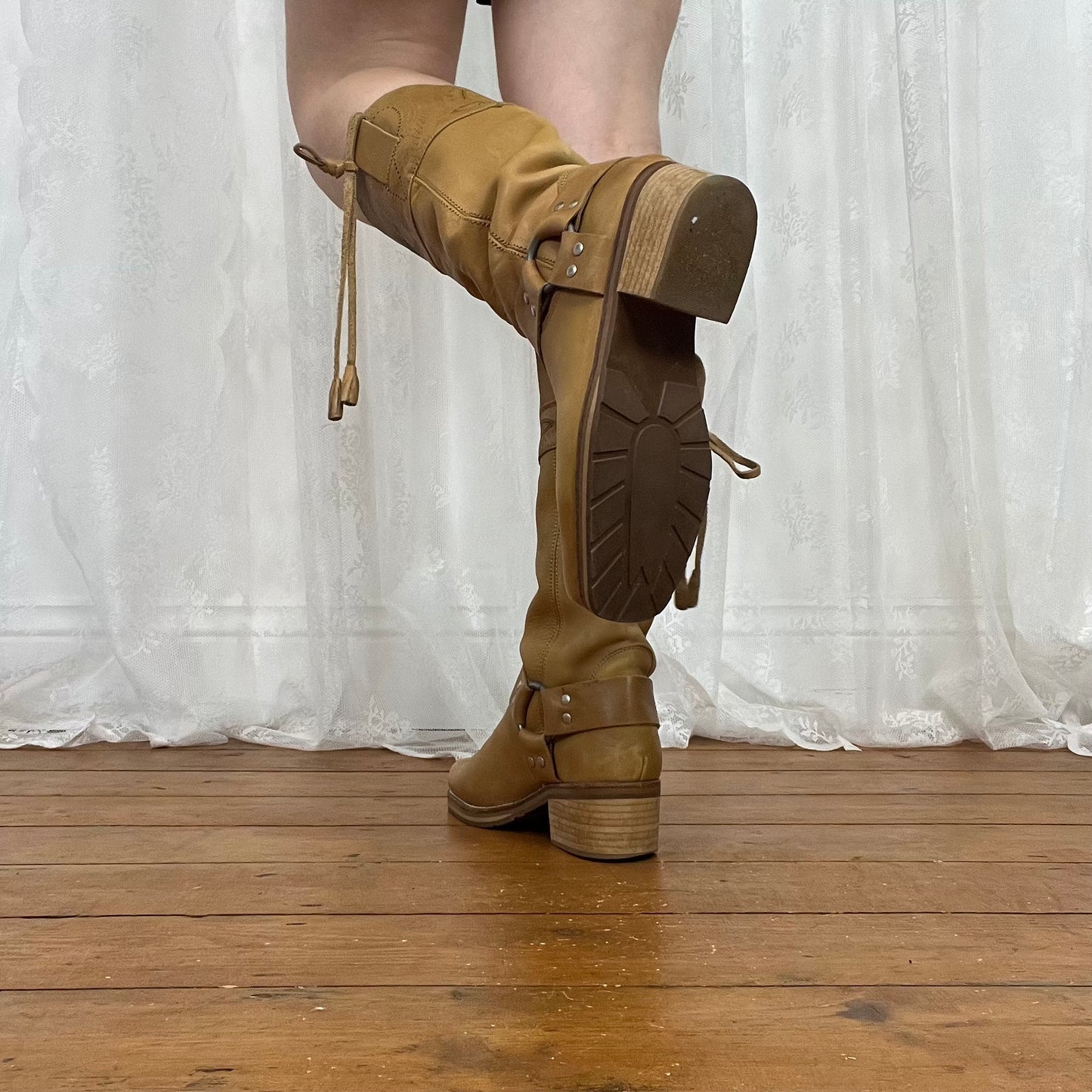 vintage 00s tan leather boots with silver ring