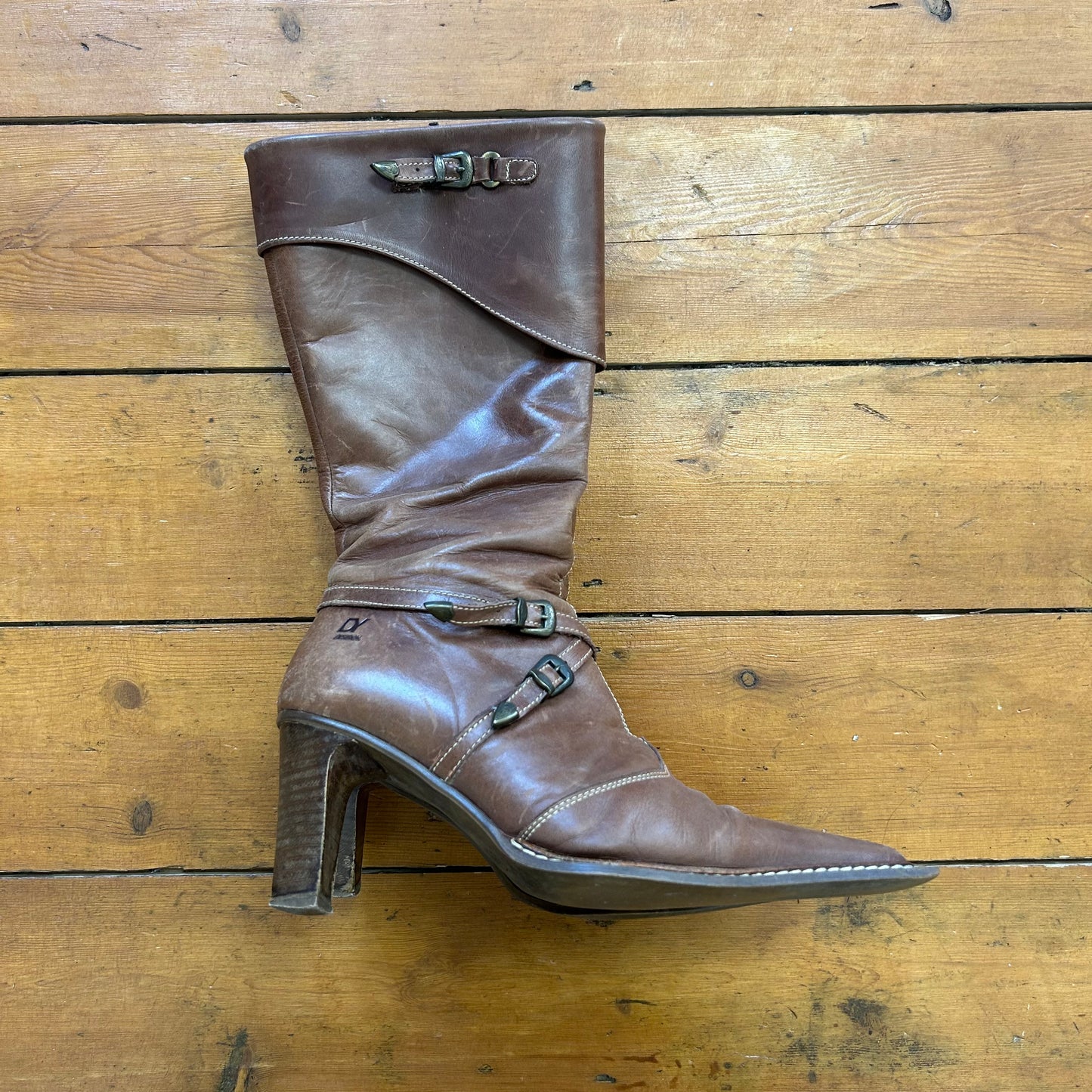 vintage 00s brown destroy boots