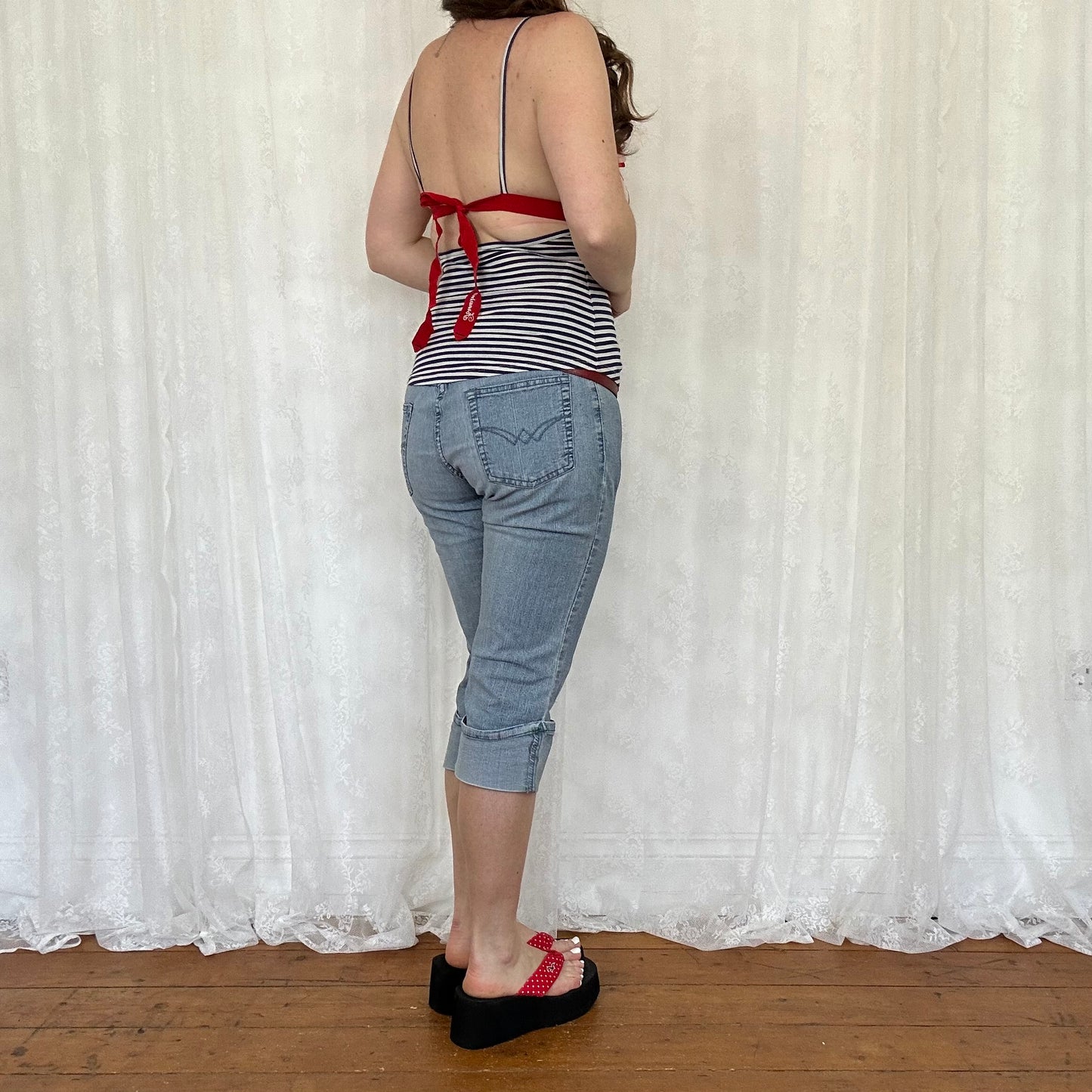 vintage 00s light wash denim turn up capris