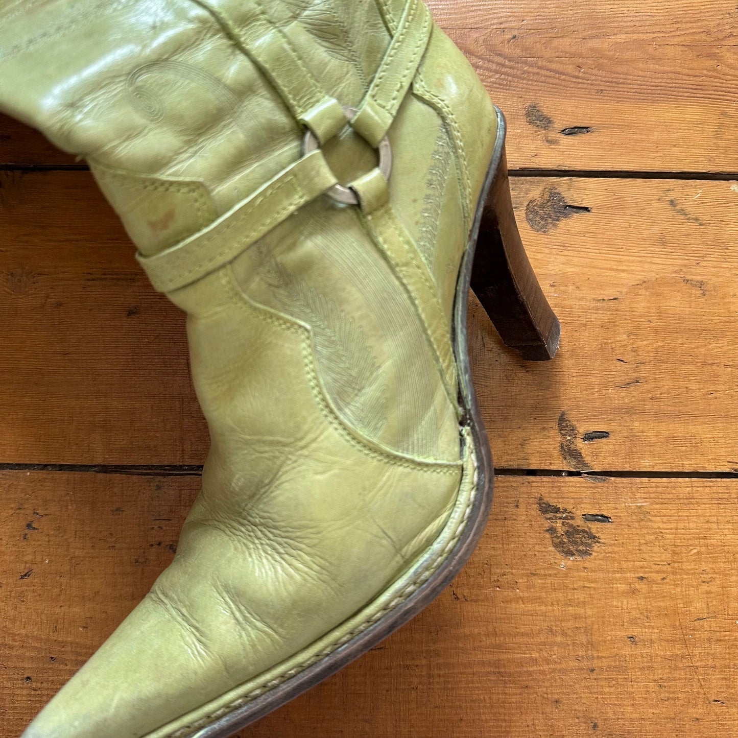 vintage 00s pale green leather destroy boots