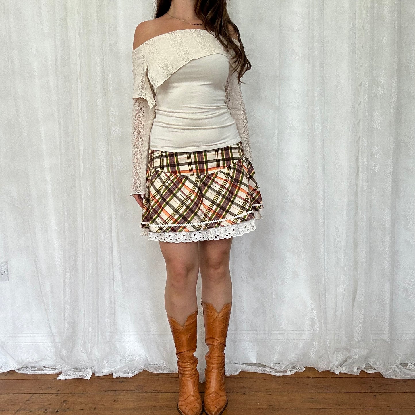 vintage 00s brown checkered mini skirt with broderie trim