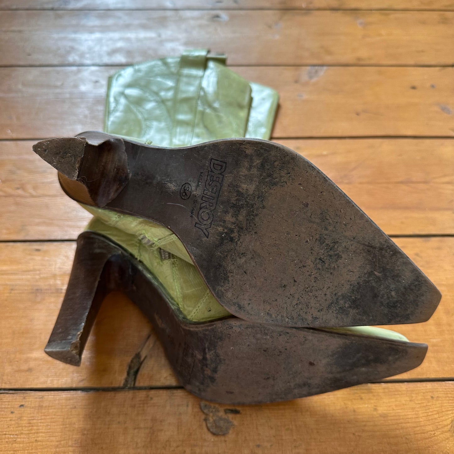 vintage 00s pale green leather destroy boots