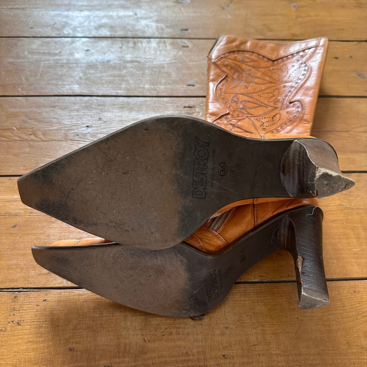 vintage 00s orange leather destroy boots