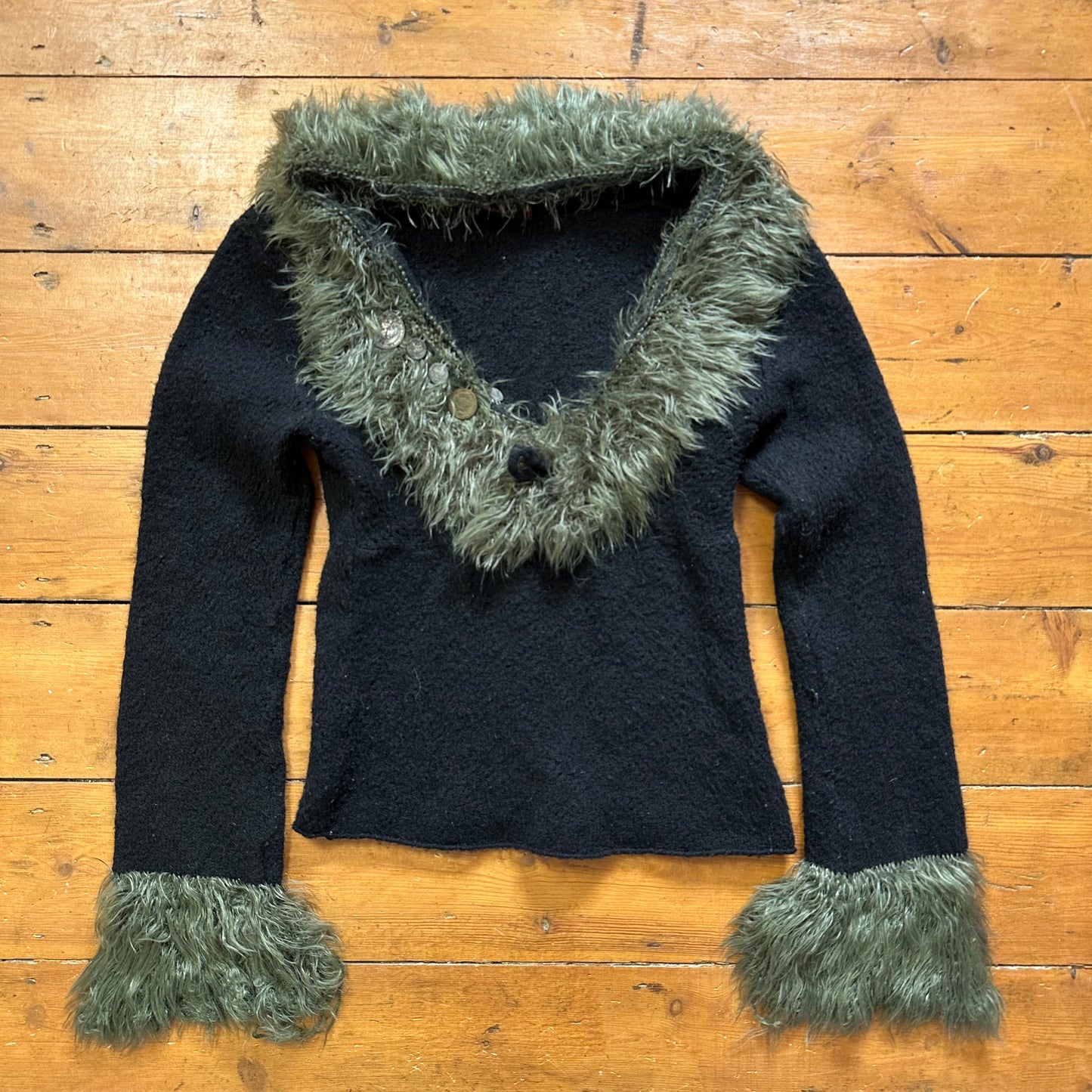 vintage 00s black knit long sleeve with green fur trim