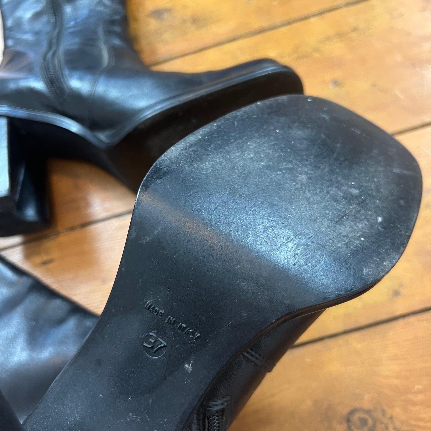 vintage 00s black square toe boots