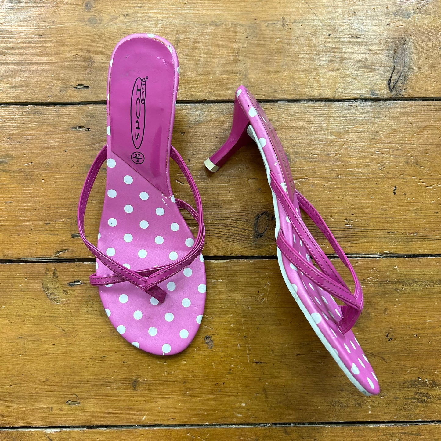 vintage 00s pink polka dot kitten heels