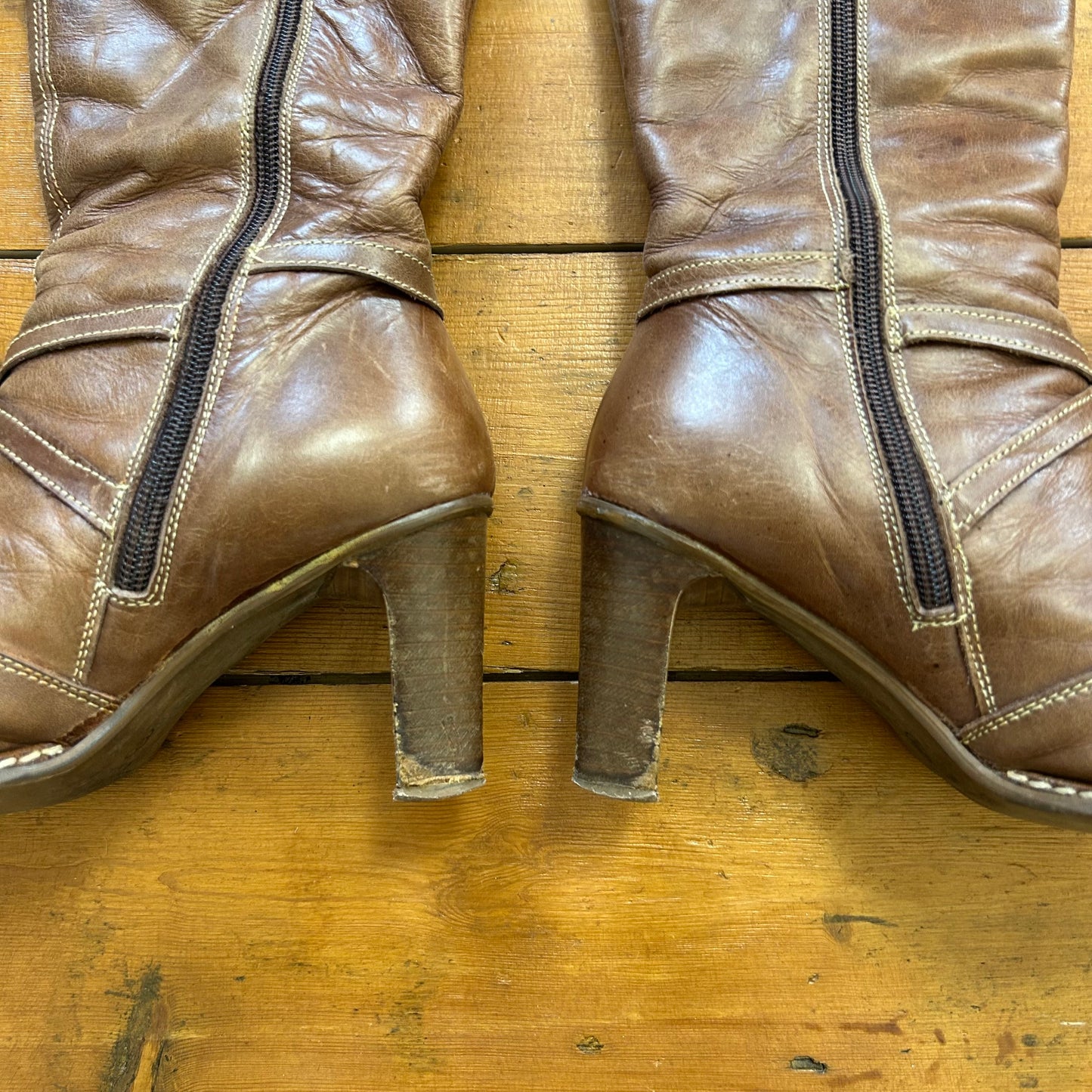vintage 00s brown destroy boots