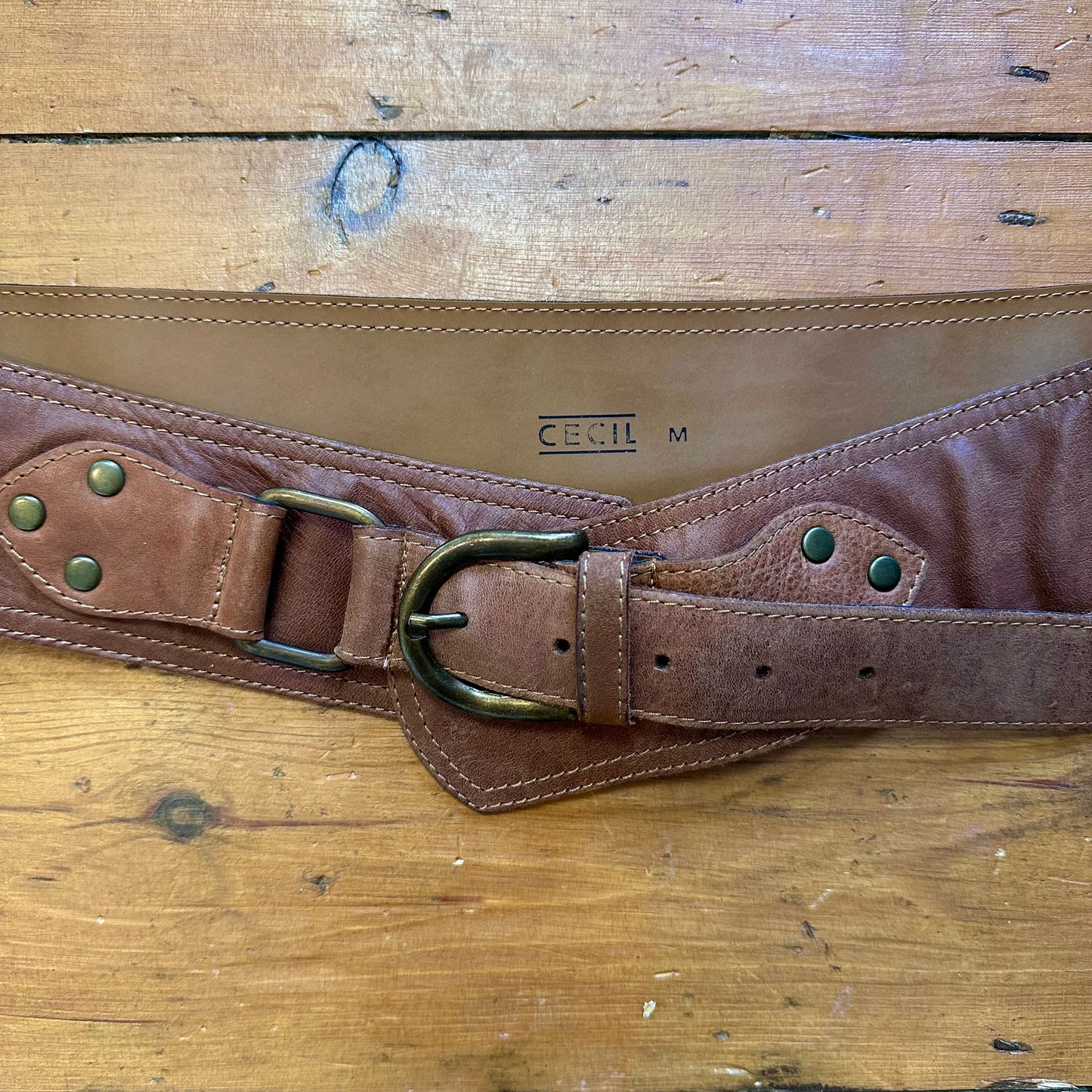 vintage 00s tan chunky hip belt
