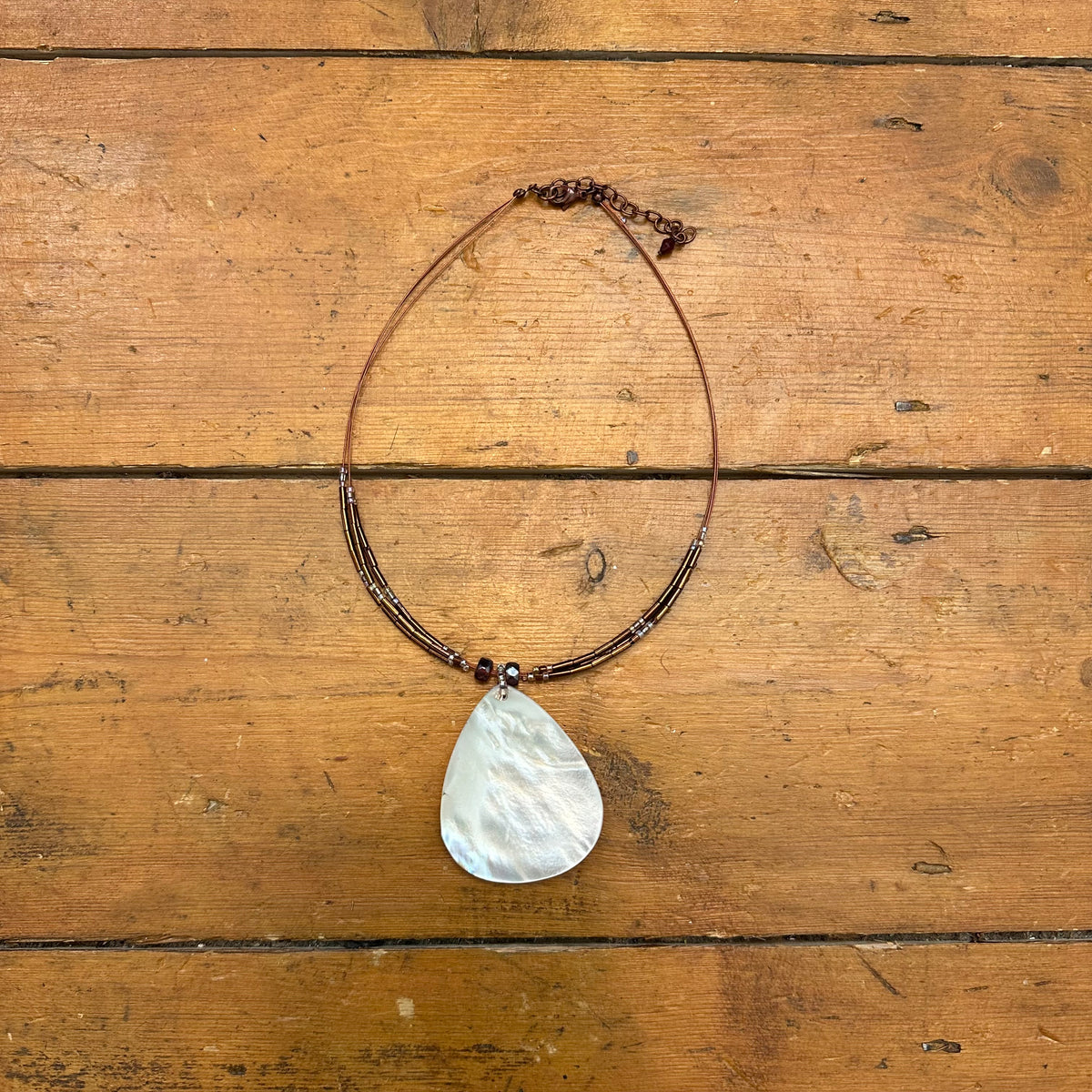 vintage 00s mother of pearl shell necklace