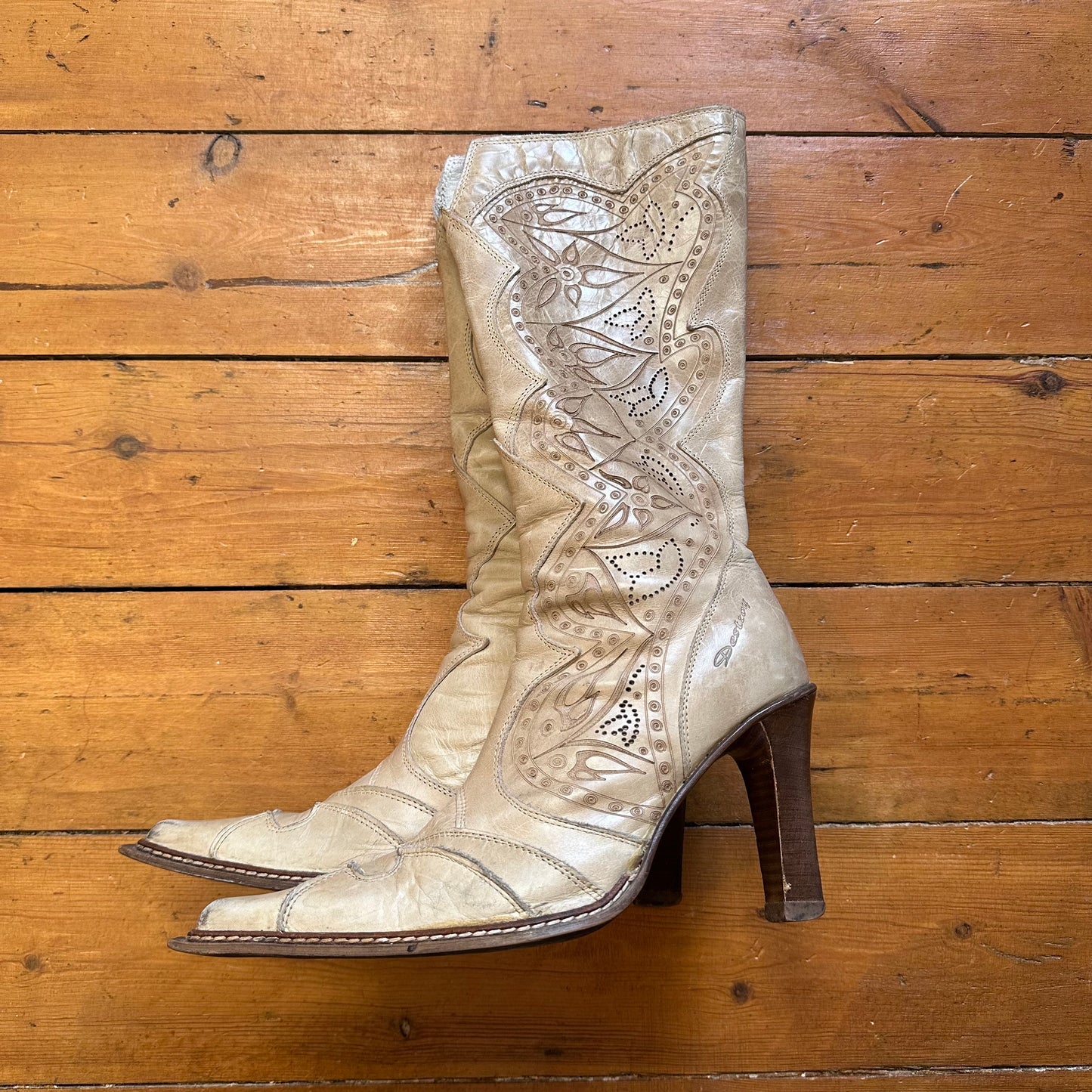 vintage 00s beige leather cutout destroy boots