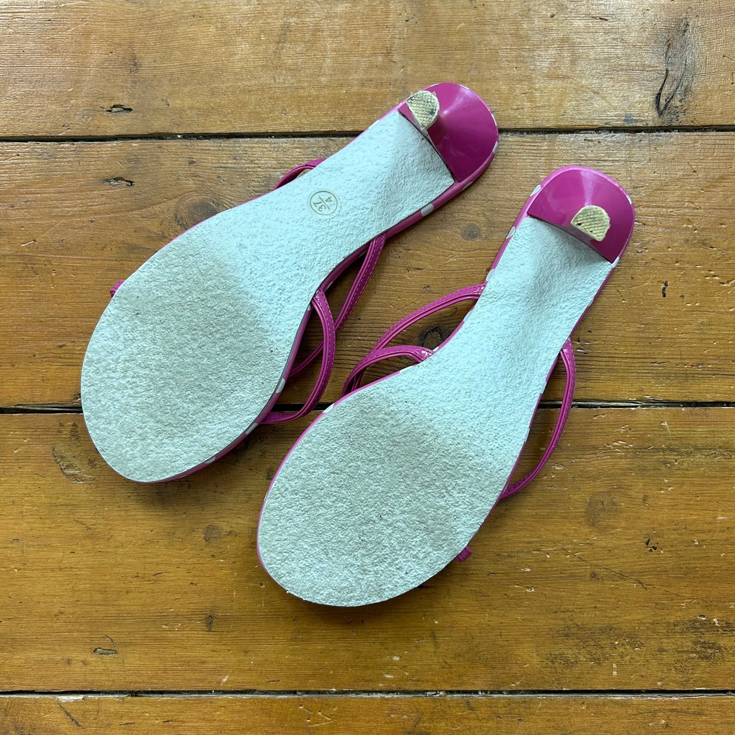vintage 00s pink polka dot kitten heels