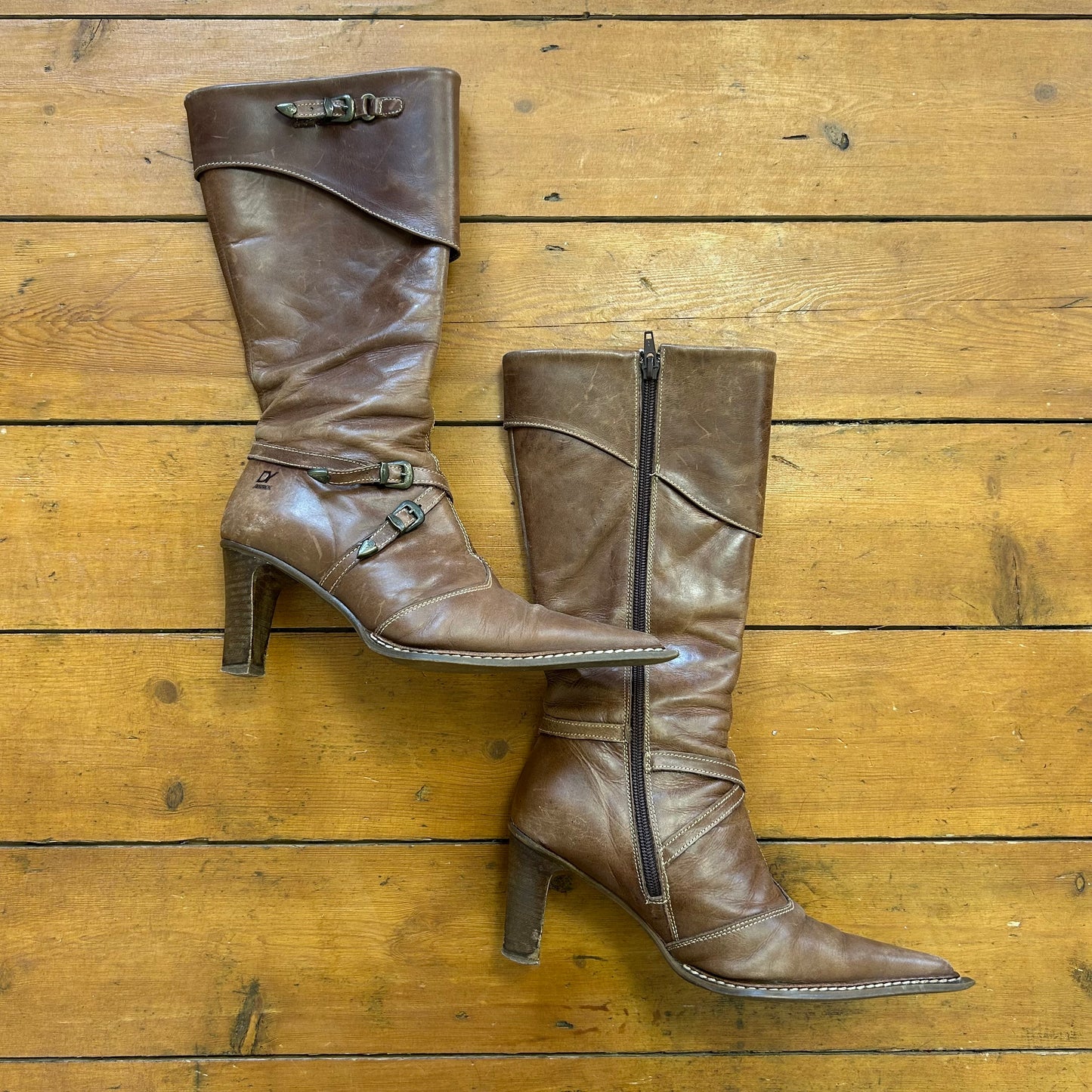 vintage 00s brown destroy boots