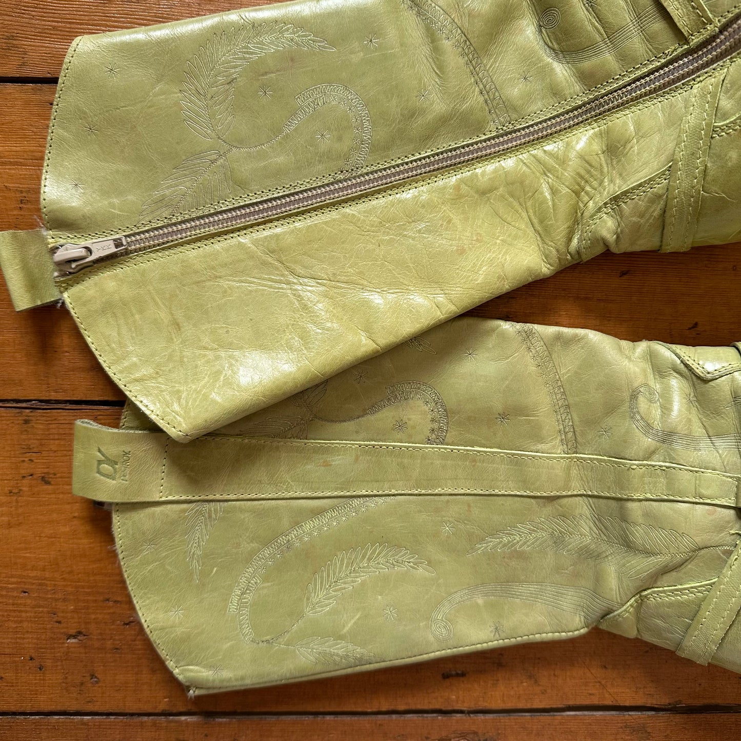 vintage 00s pale green leather destroy boots