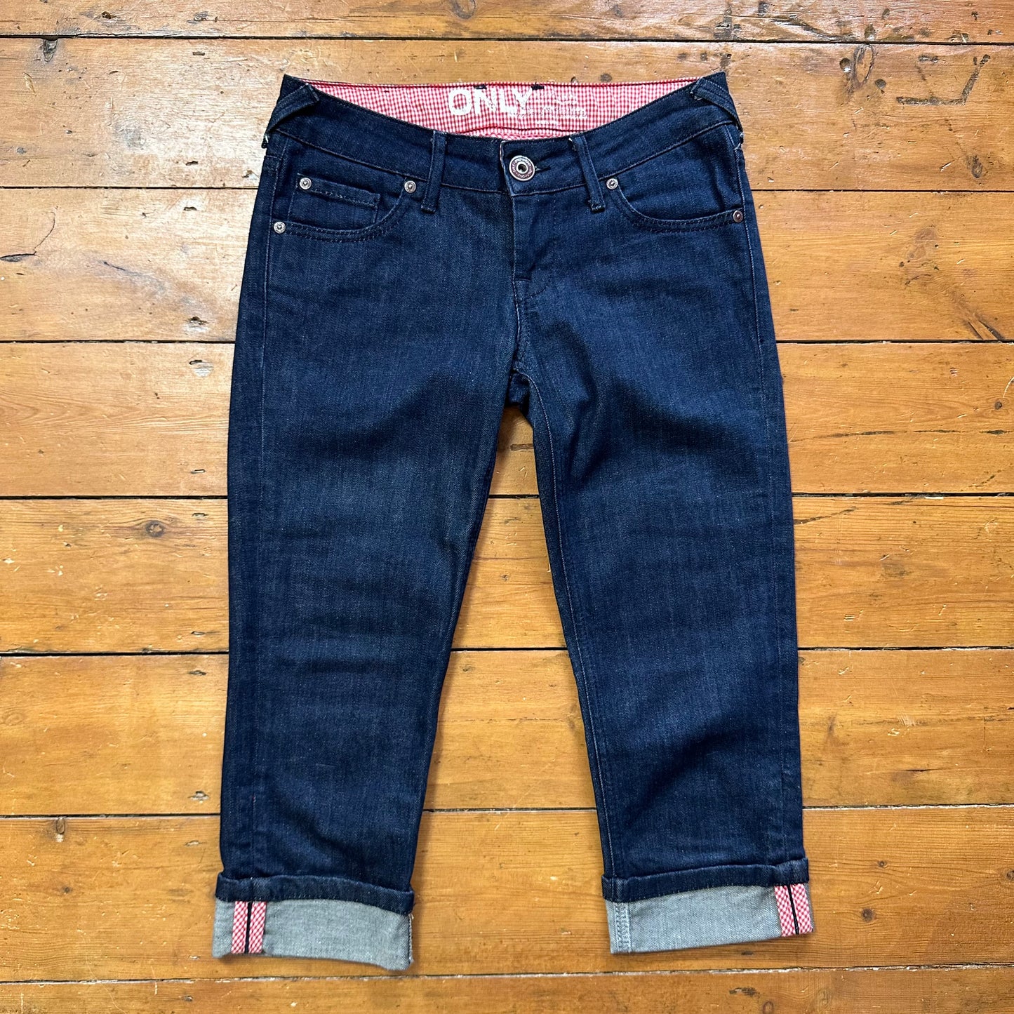 vintage 00s dark denim capris with gingham trim