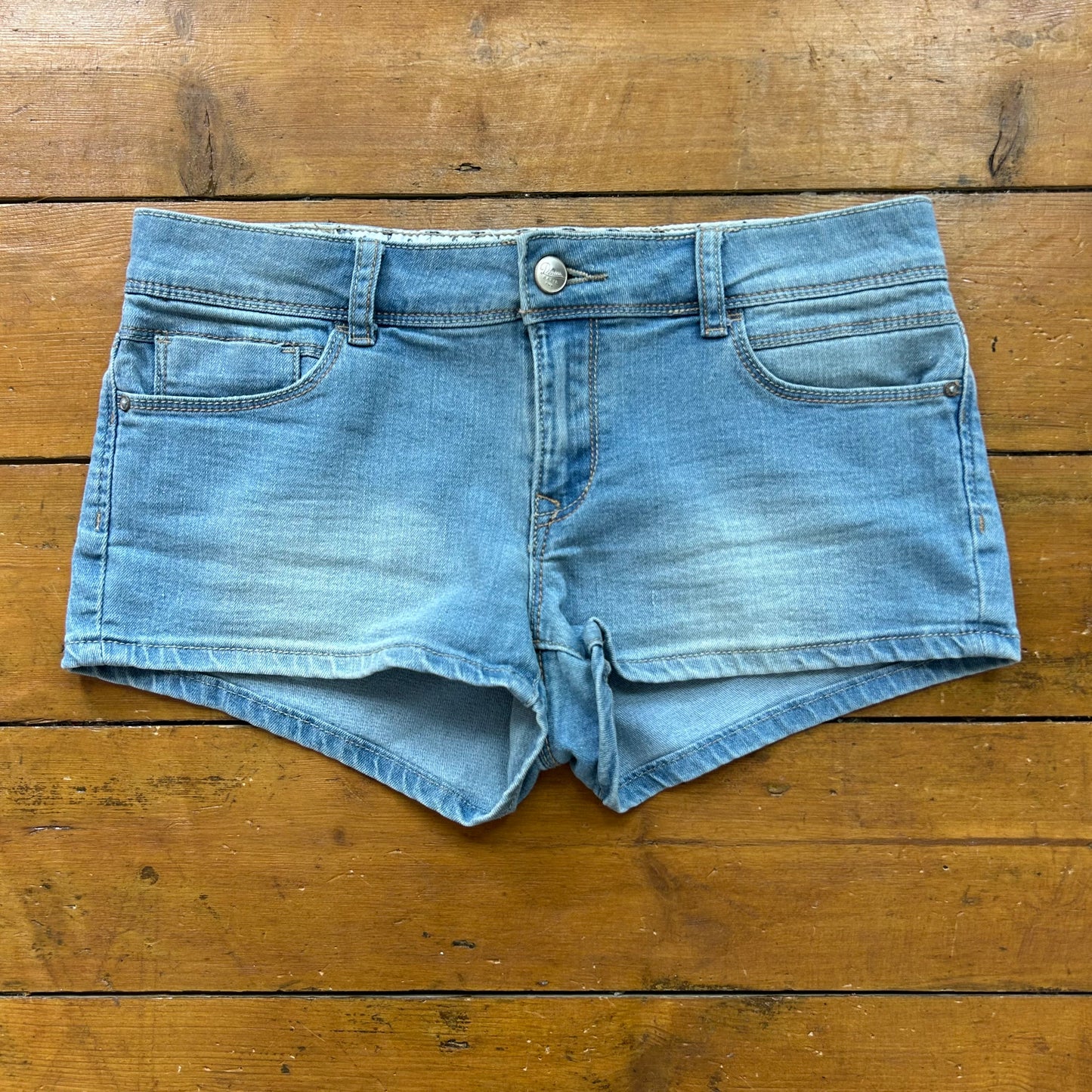 vintage 00s light wash low rise denim shorts