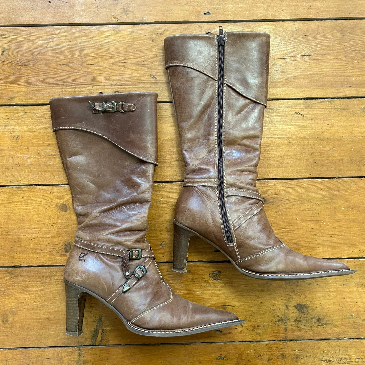 vintage 00s brown destroy boots