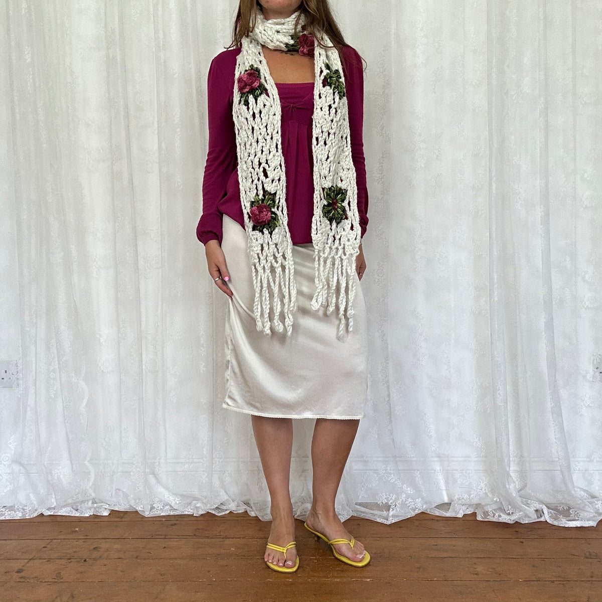 vintage 00s white knitted flower pattern scarf