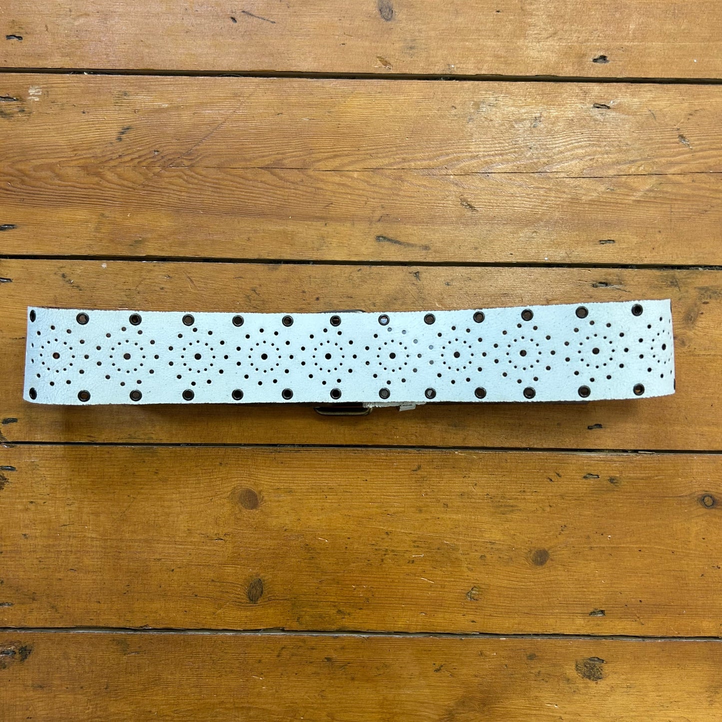 vintage 00s chunky white patterned belt