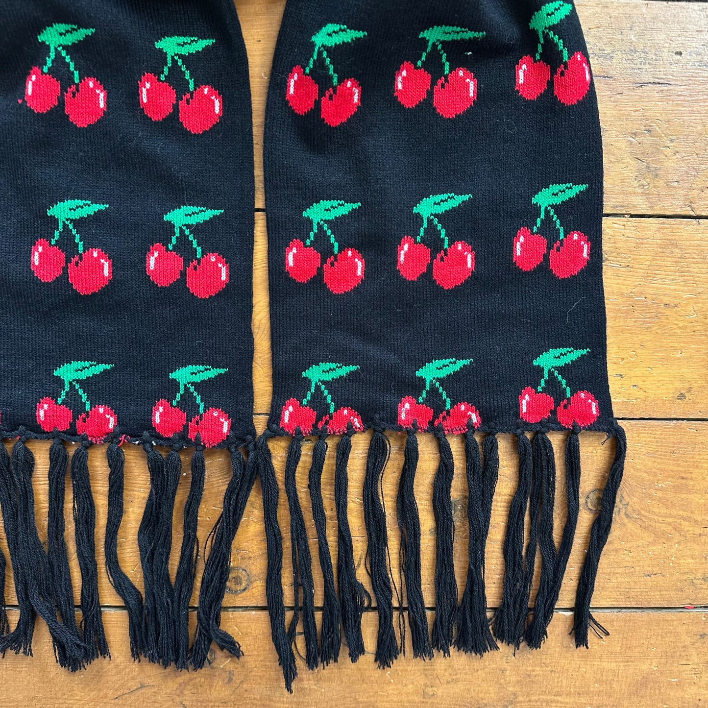 vintage 00s cherry print scarf
