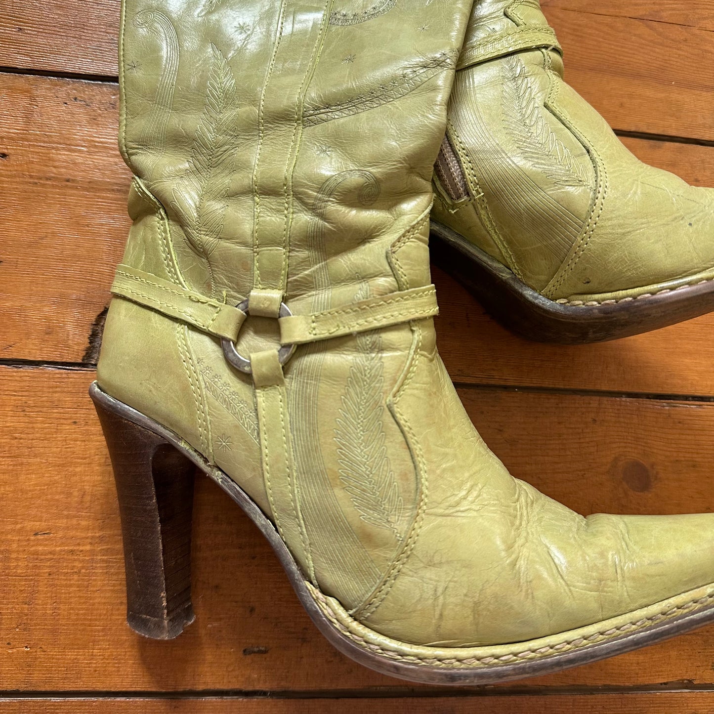 vintage 00s pale green leather destroy boots