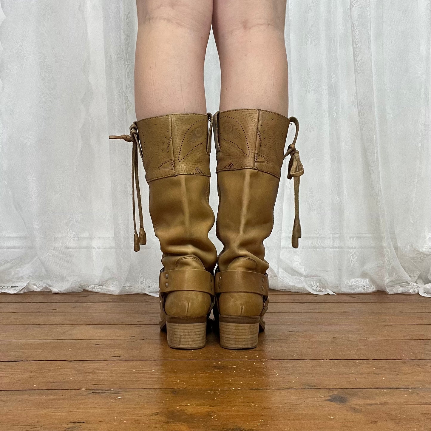 vintage 00s tan leather boots with silver ring