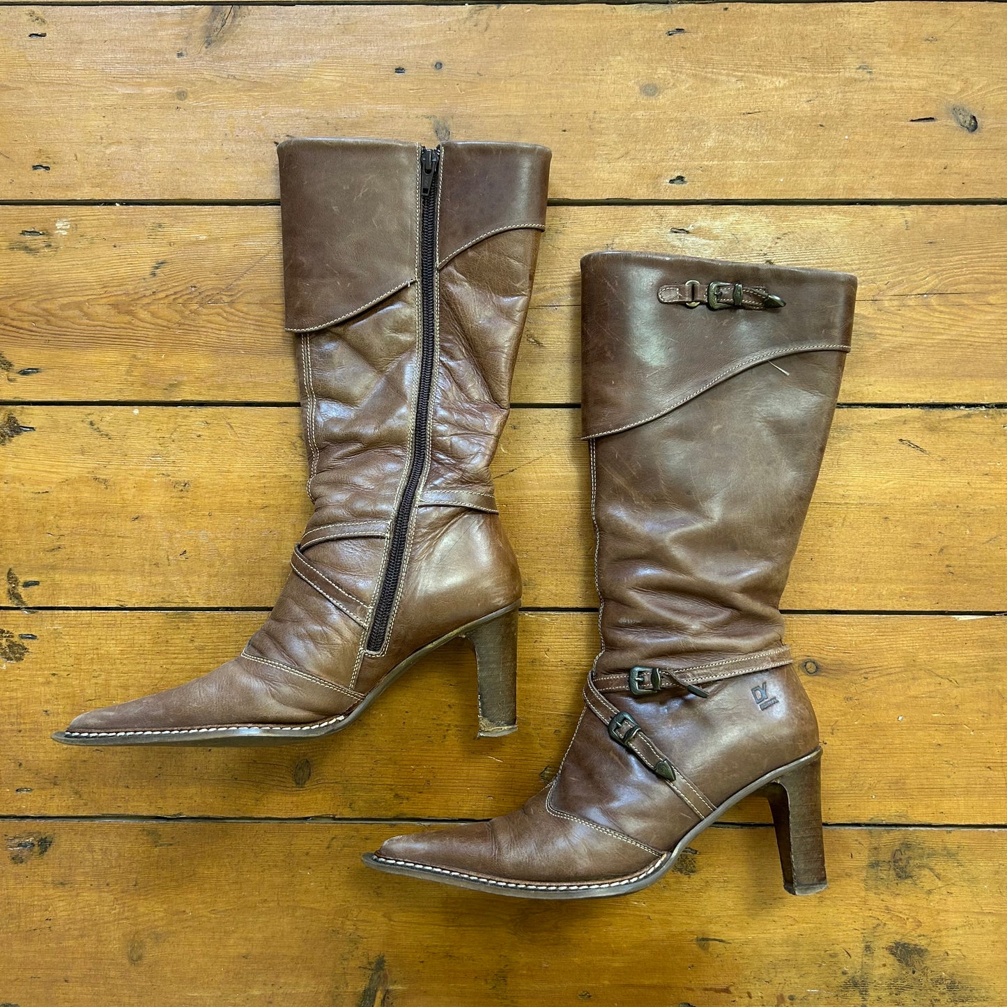 vintage 00s brown destroy boots