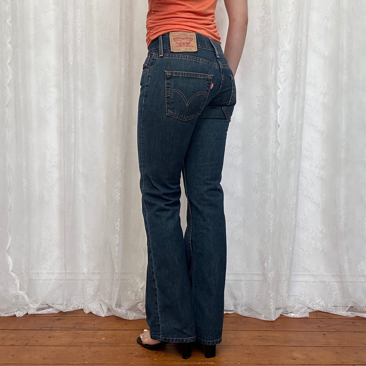 vintage 00s dark wash low rise Levi’s jeans