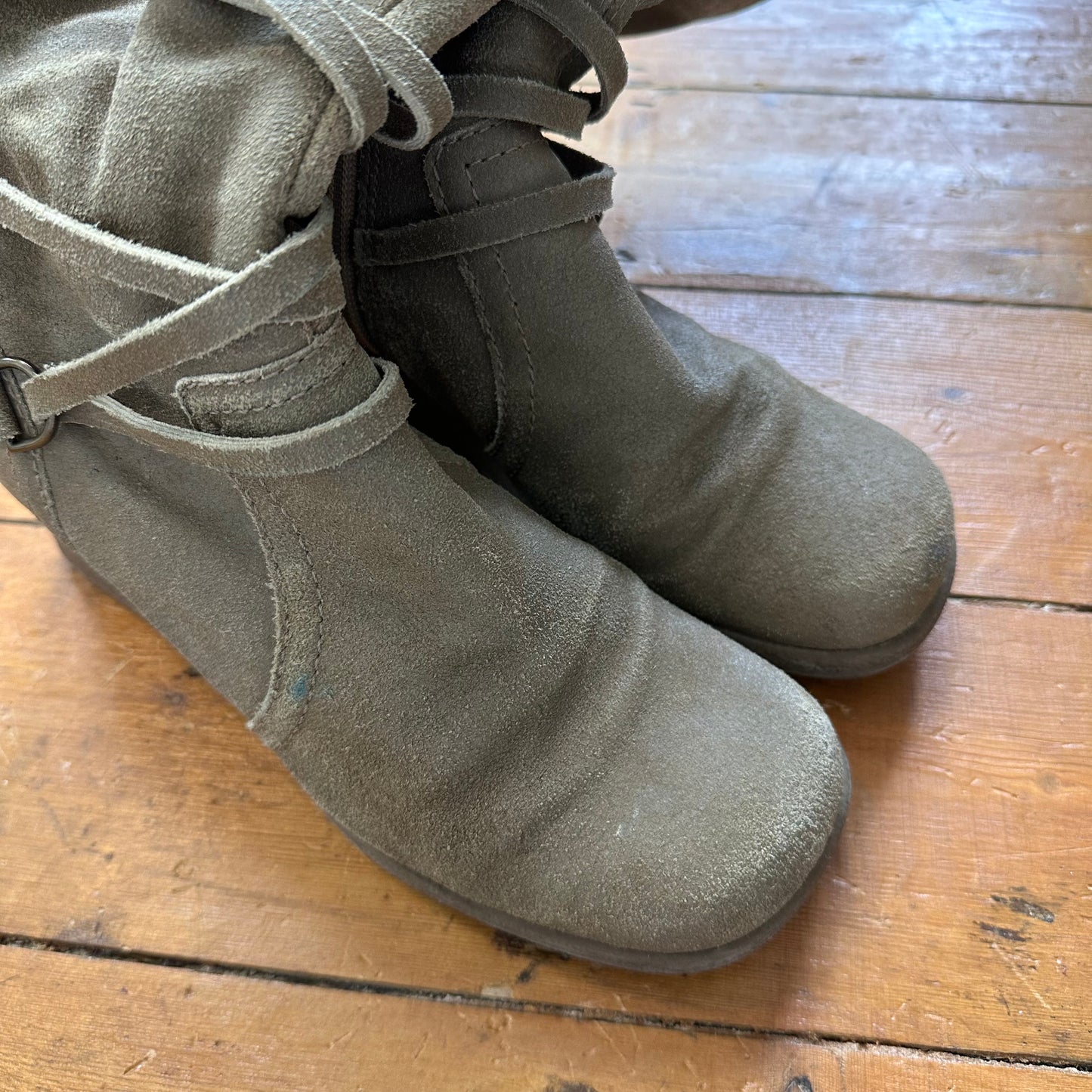 vintage 00s brown wedge tie up boots