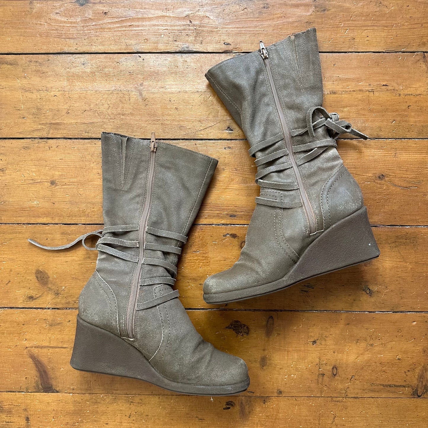 vintage 00s brown wedge tie up boots