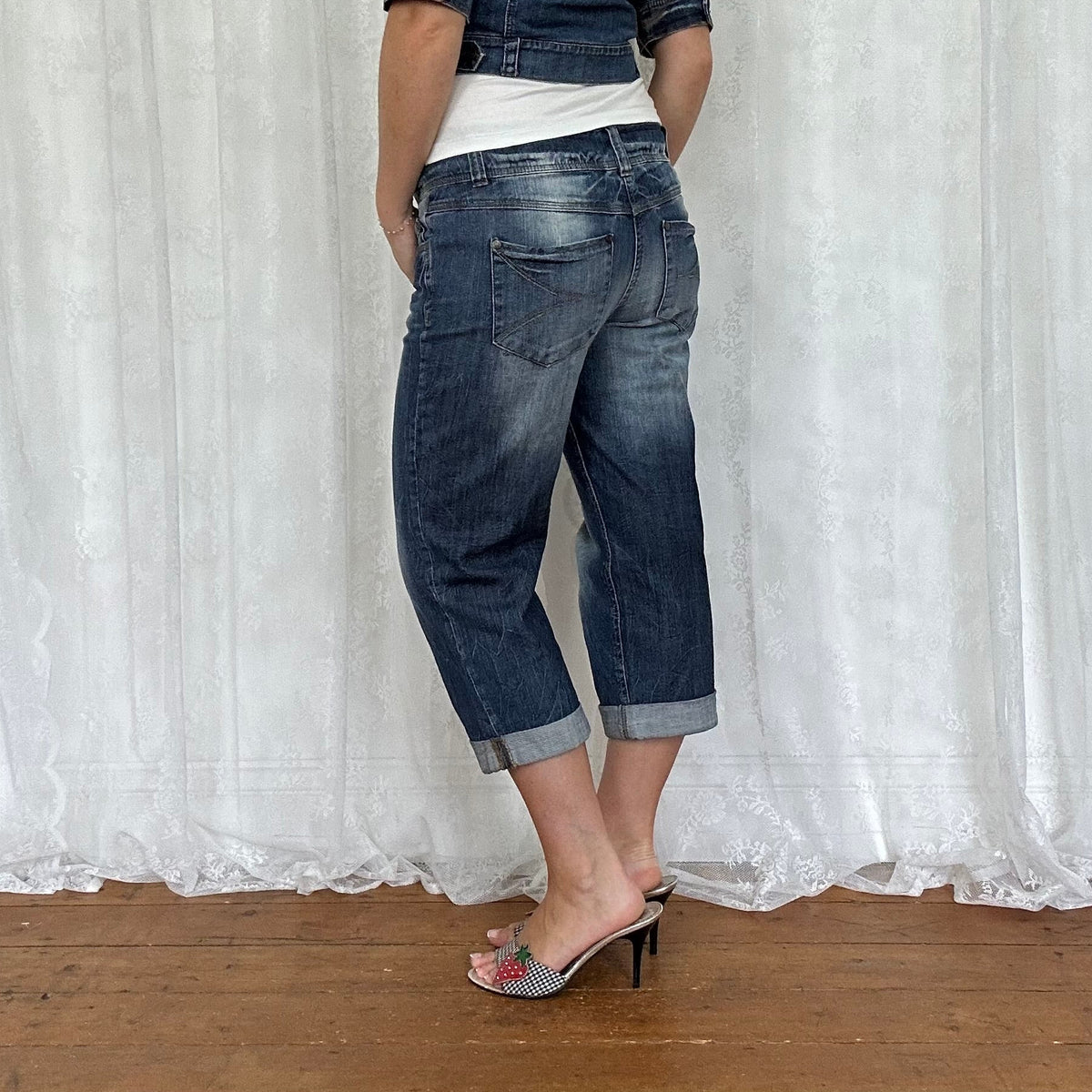 vintage 00s mid wash denim capri pants