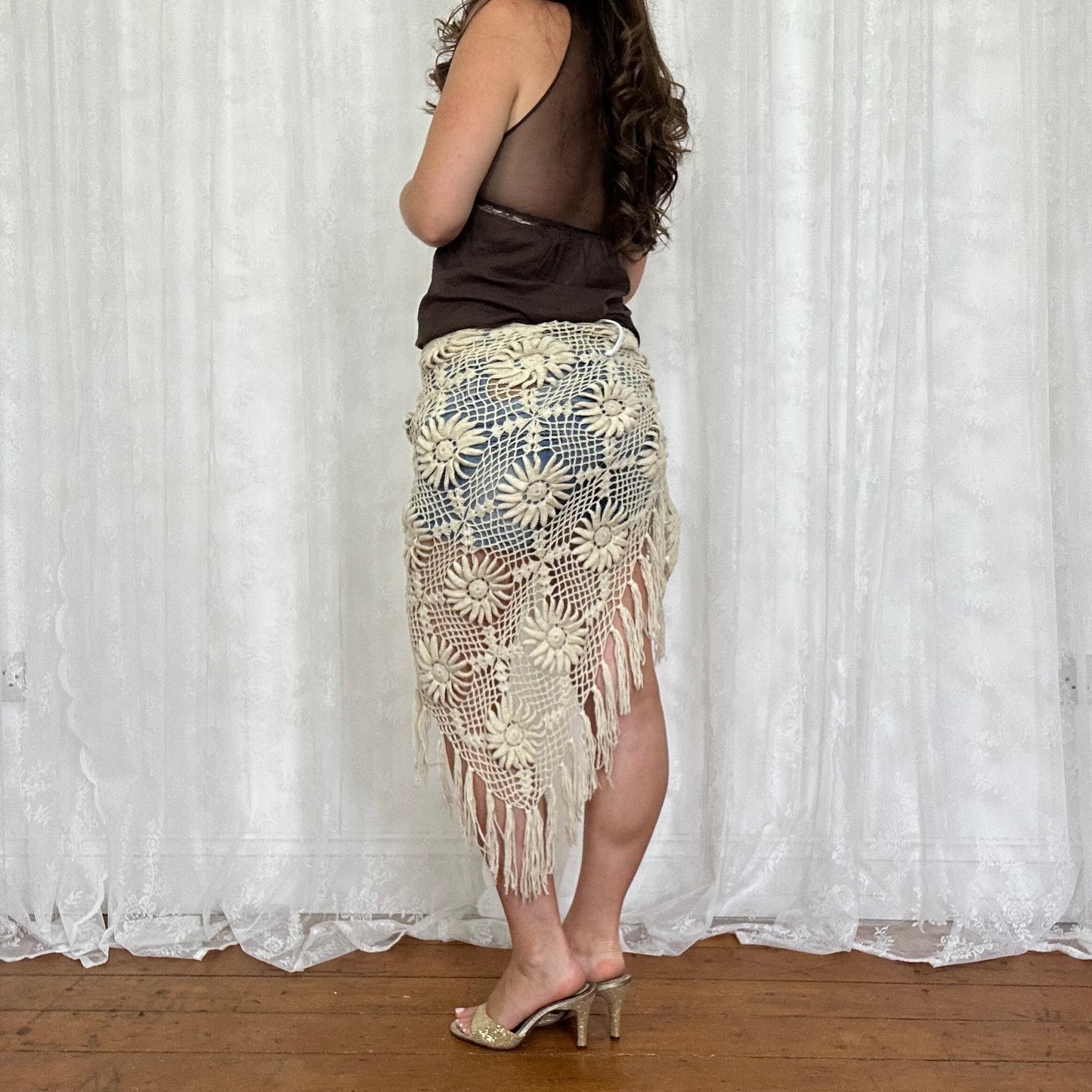 vintage 00s beige floral crochet shawl