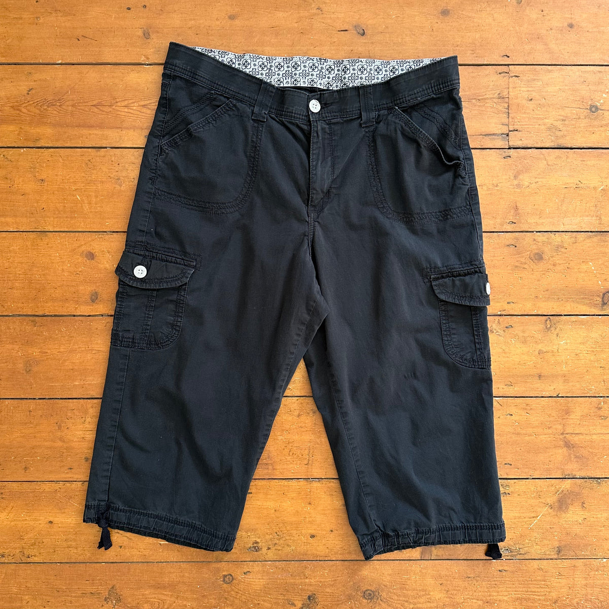 vintage 00s black cargo capri pants