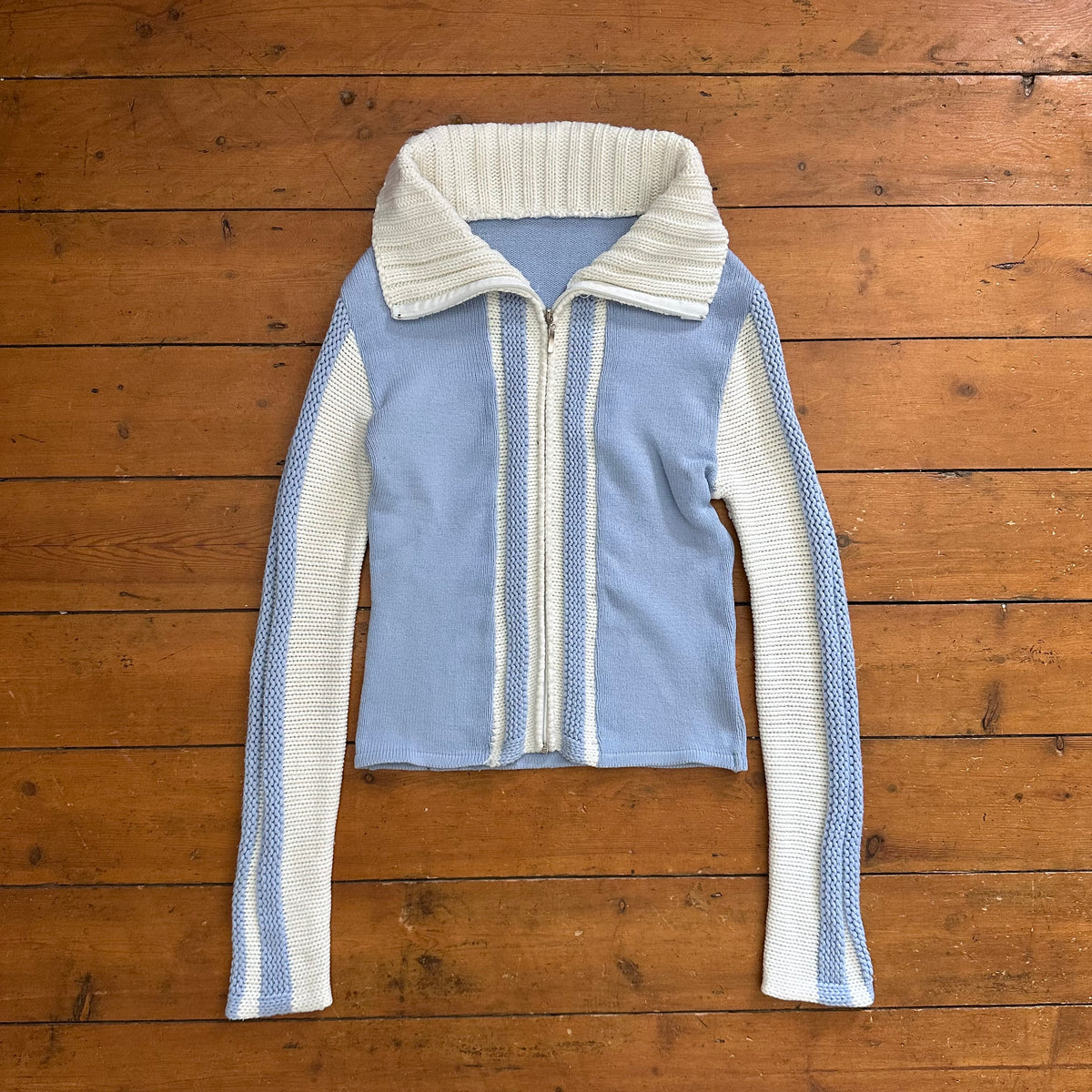 vintage 00s white and blue zip up knitted jumper