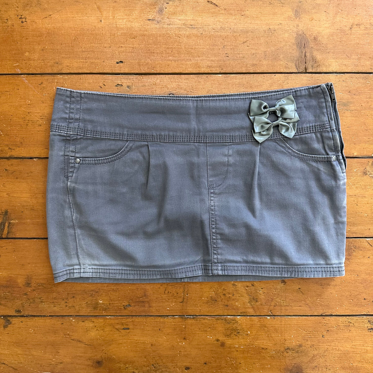 vintage 00s grey bow detail mini skirt