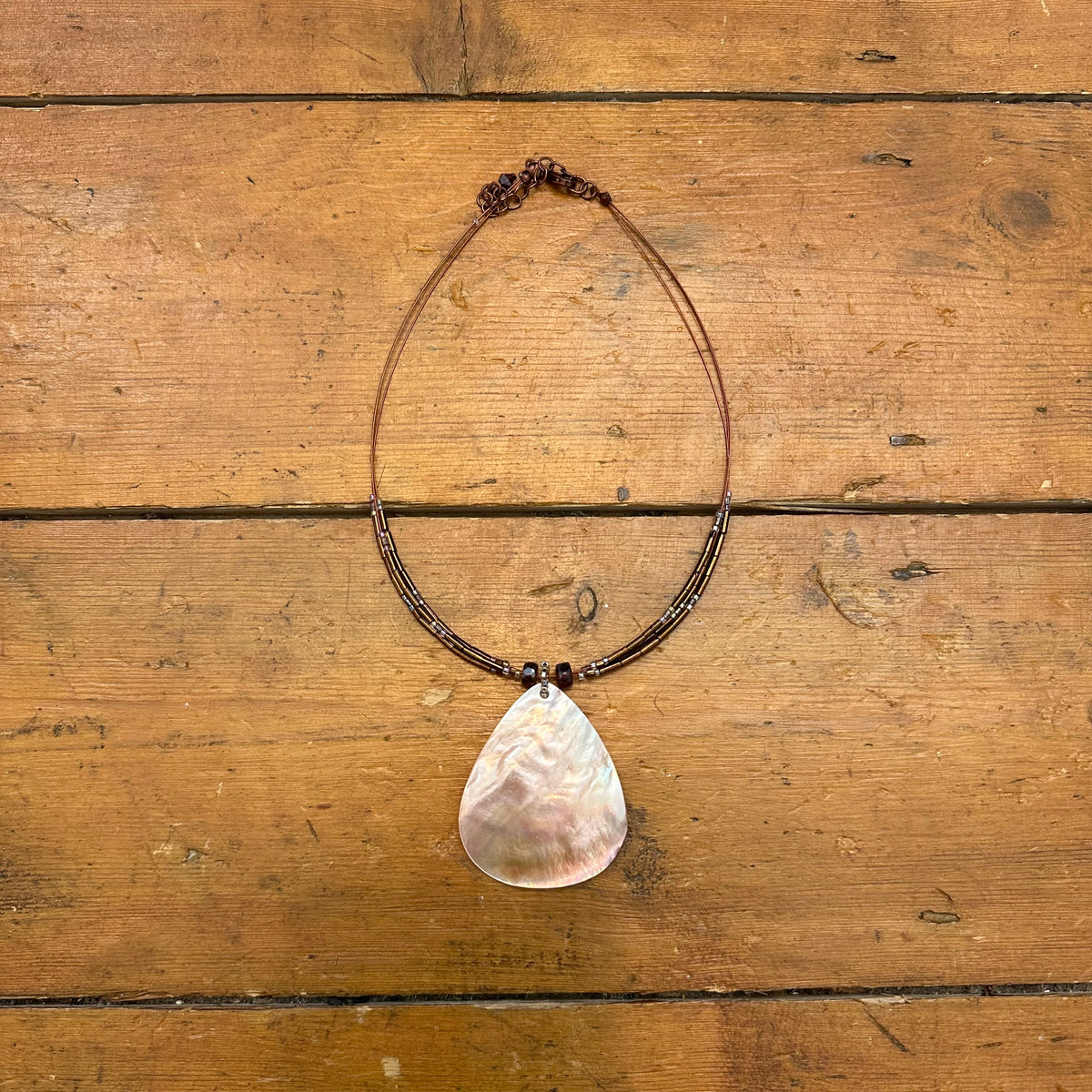 vintage 00s mother of pearl shell necklace