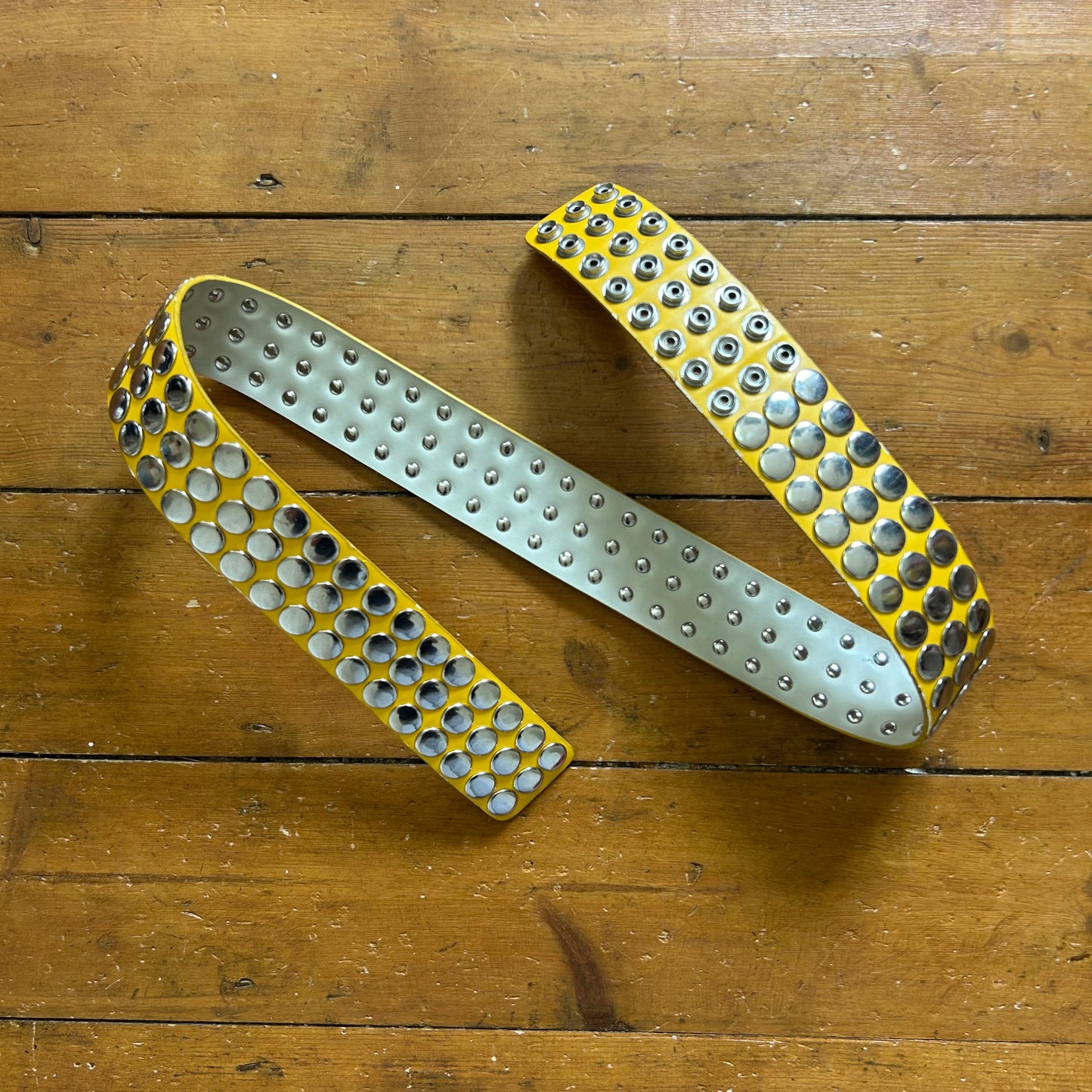 vintage 00s yellow stud belt