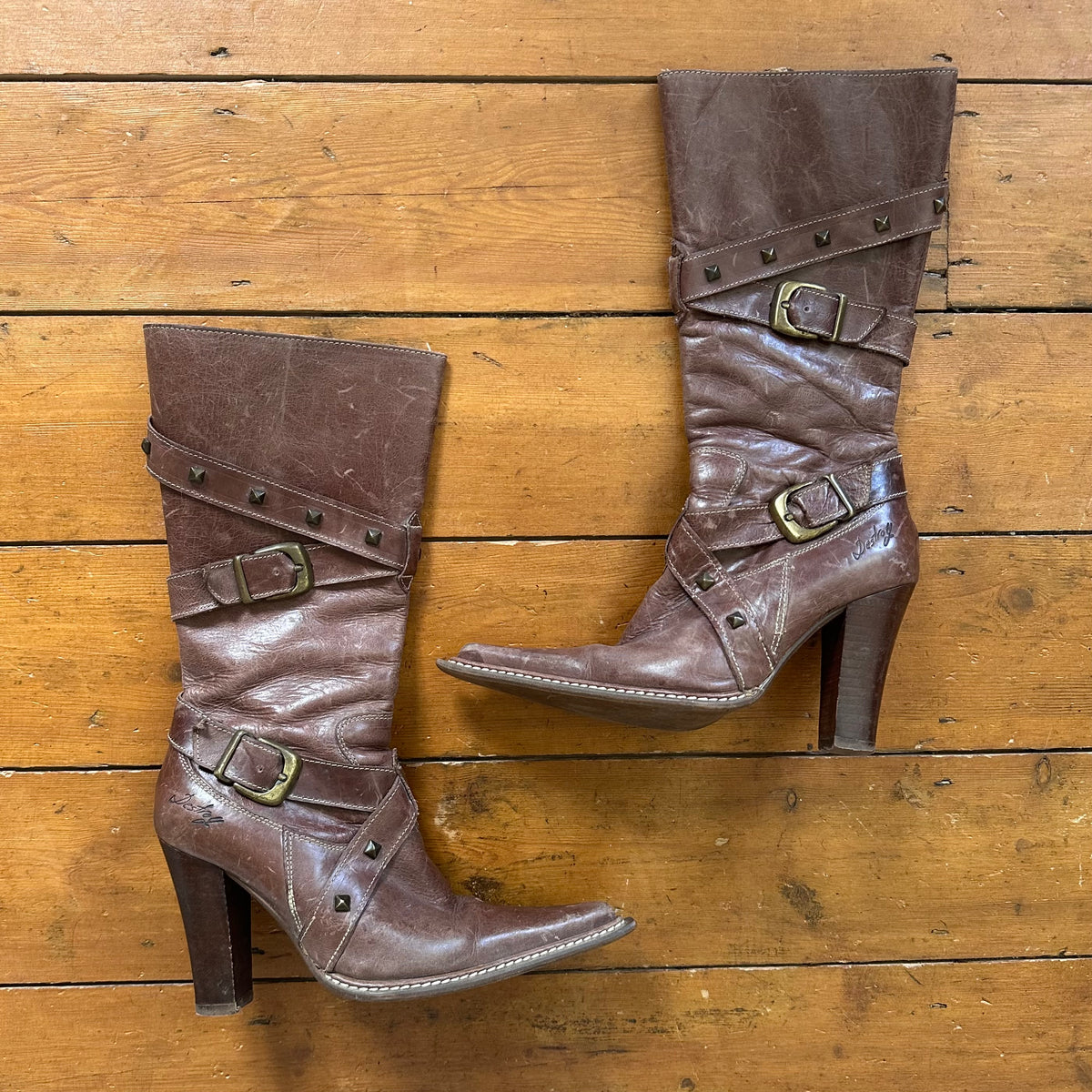 vintage 00s brown studded heeled destroy boots