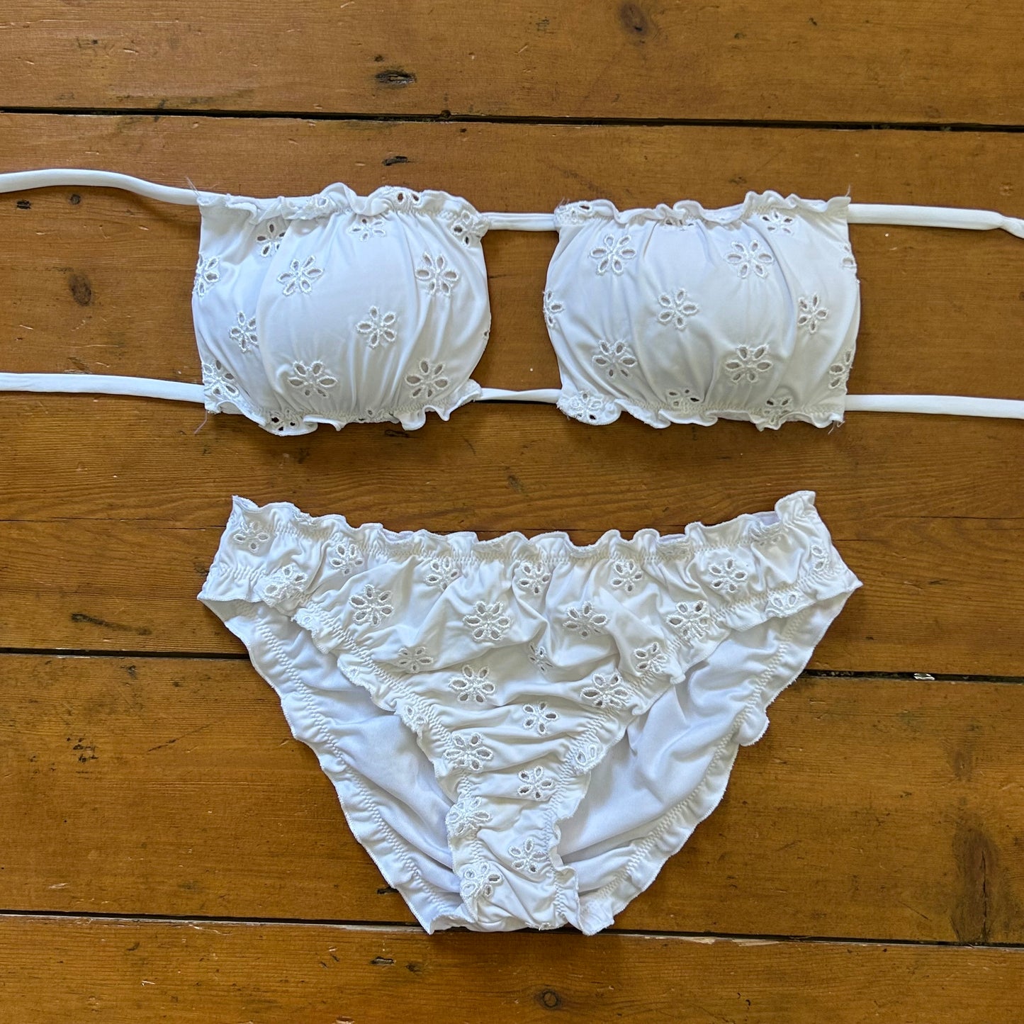 vintage 00s white broderie bandeau bikini