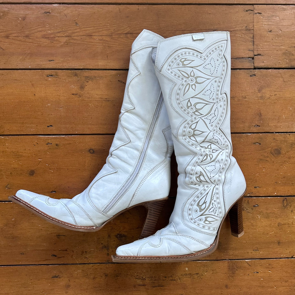 vintage 00s white cut out detail heeled destroy boots