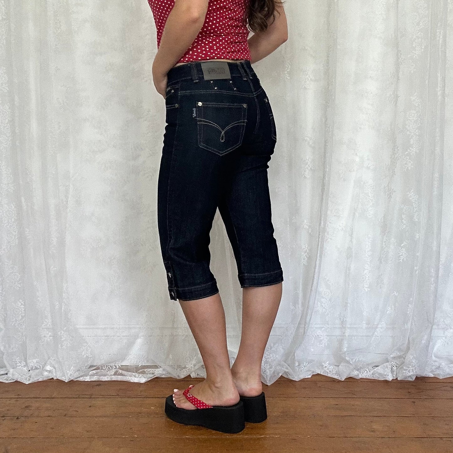 vintage 00s dark wash denim capri pants