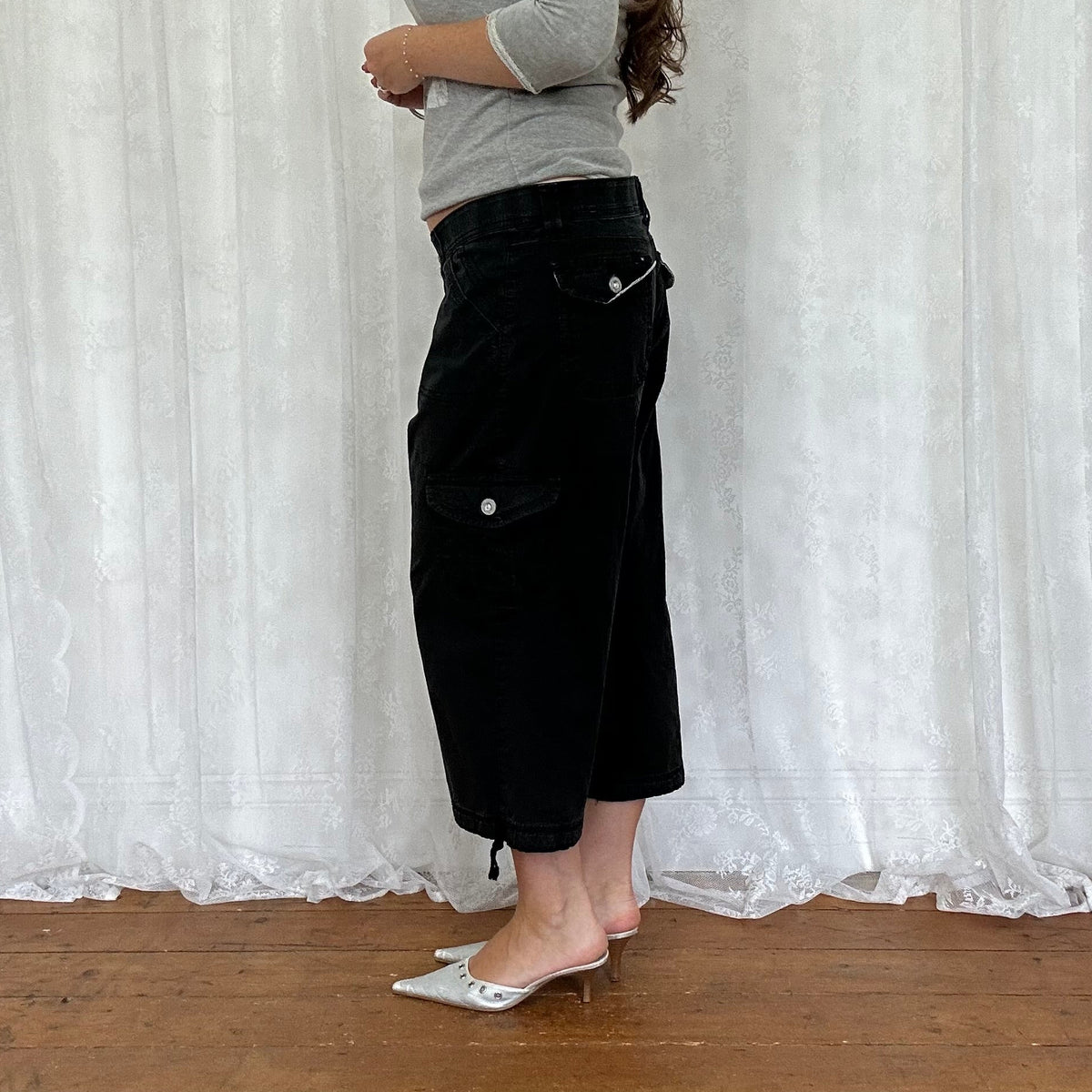 vintage 00s black cargo capri pants