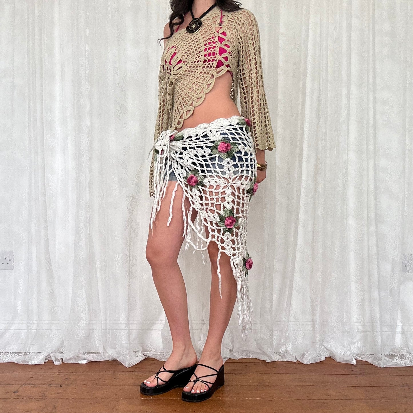 vintage 00s crochet rose tassle tie side scarf