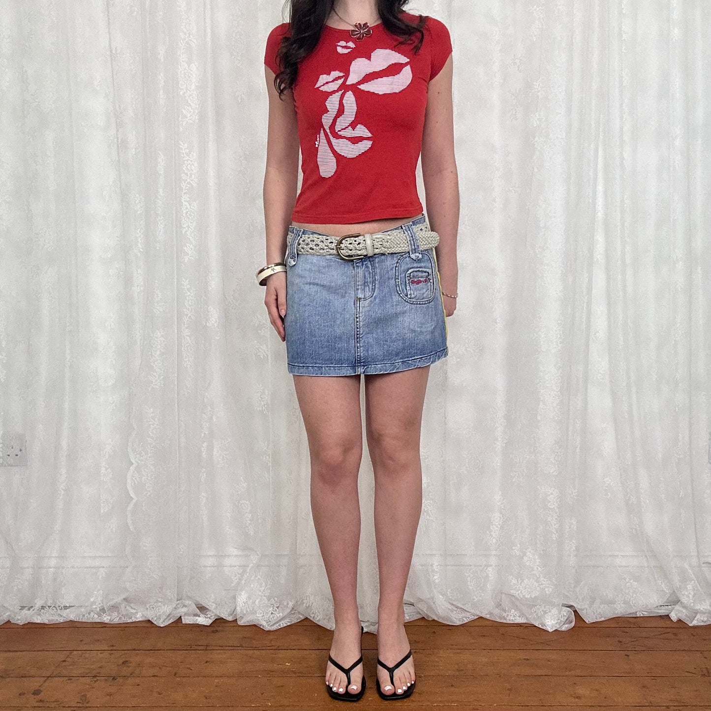 vintage 00s red lips graphic baby tee