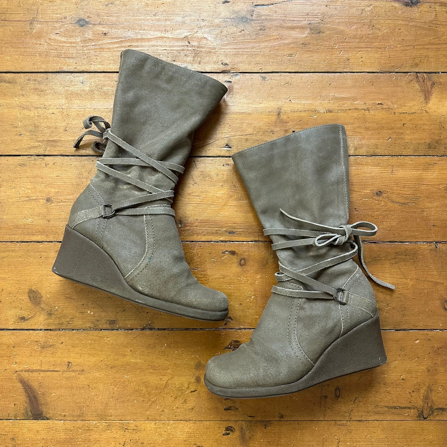 vintage 00s brown wedge tie up boots