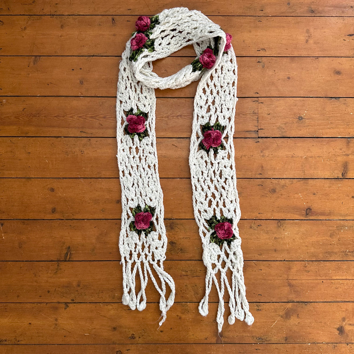 vintage 00s white knitted flower pattern scarf