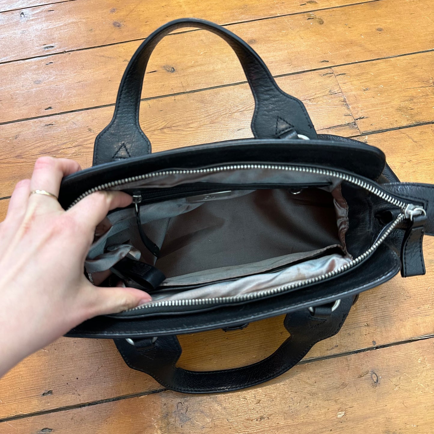 vintage 00s black leather bag