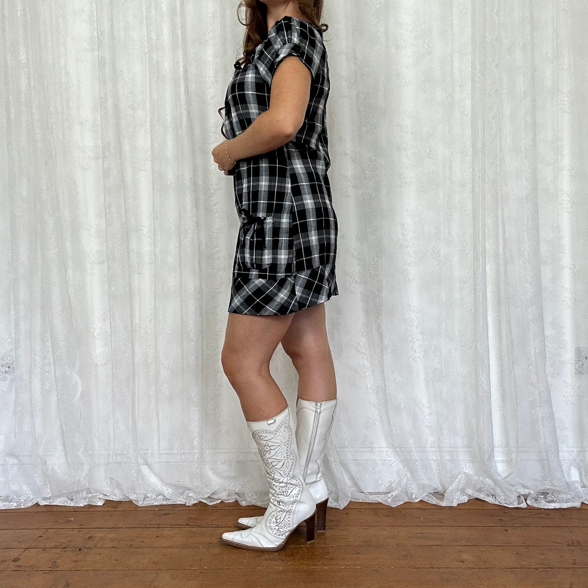 vintage 00s white cut out detail heeled destroy boots