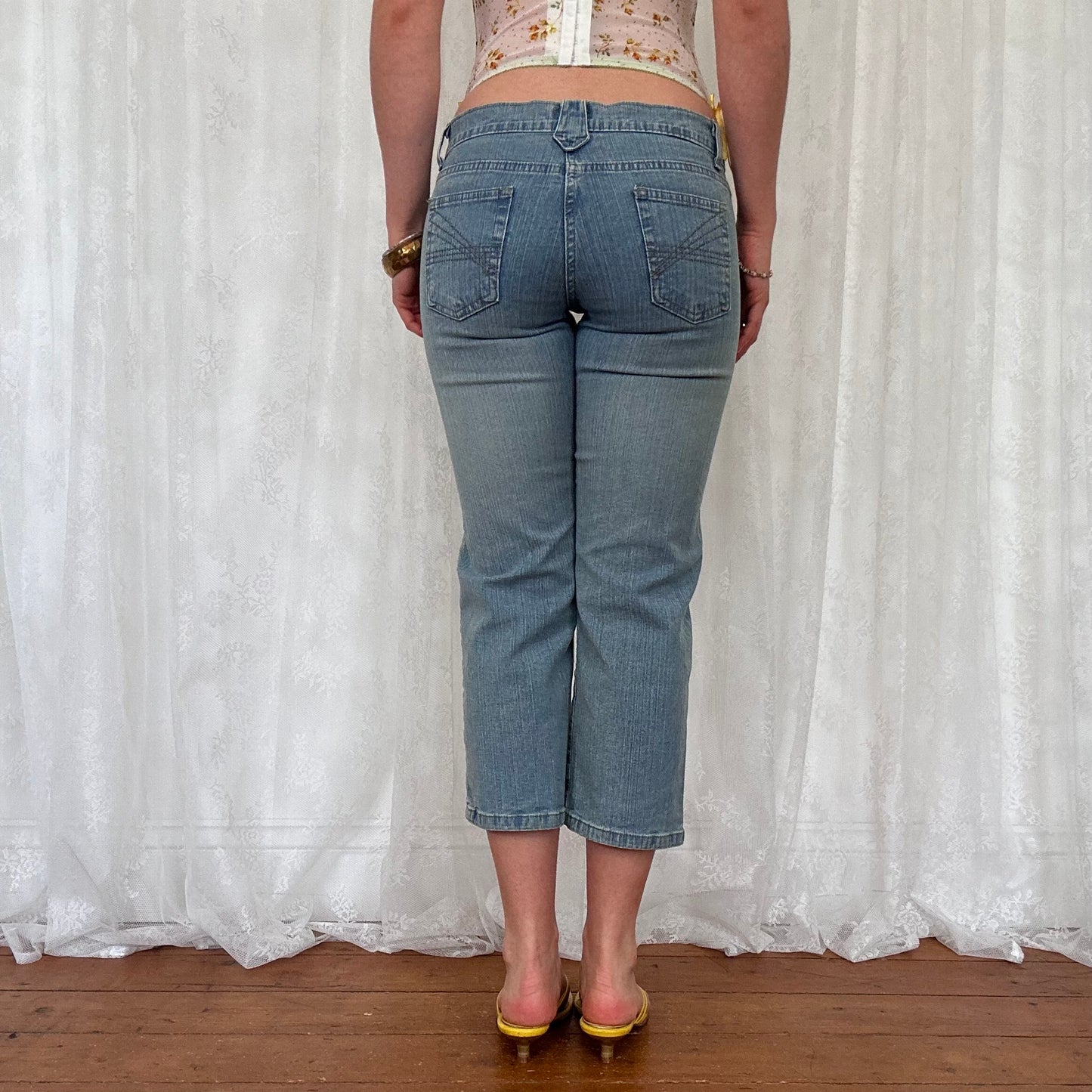 vintage 00s light wash denim capri pants
