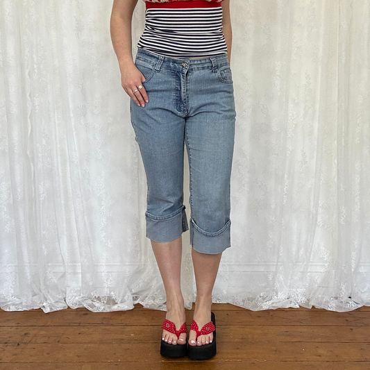 vintage 00s light wash denim turn up capris