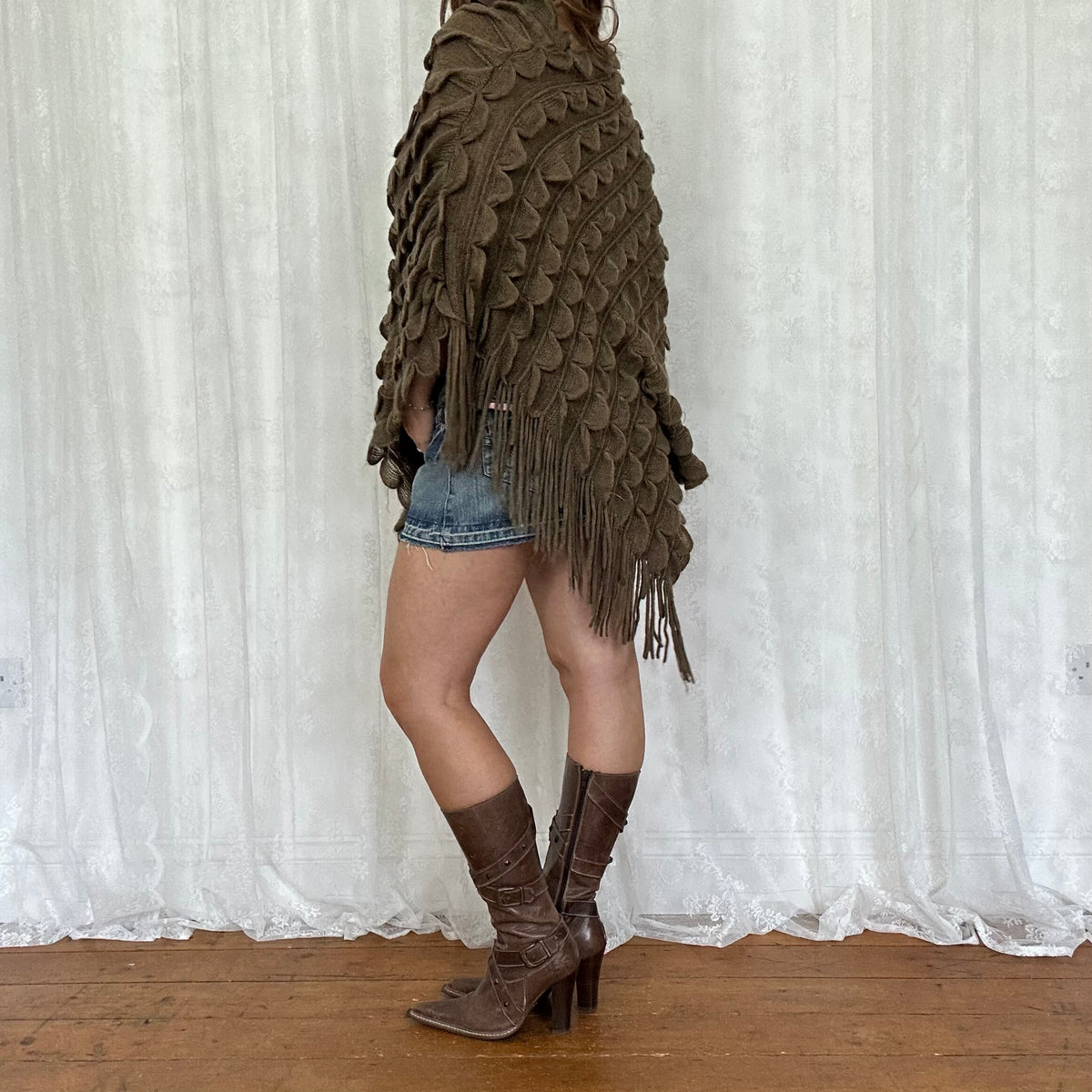 vintage 00s brown fringe knitted poncho